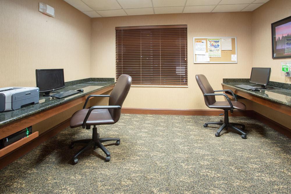 Holiday Inn Express & Suites Pueblo By Ihg Buitenkant foto
