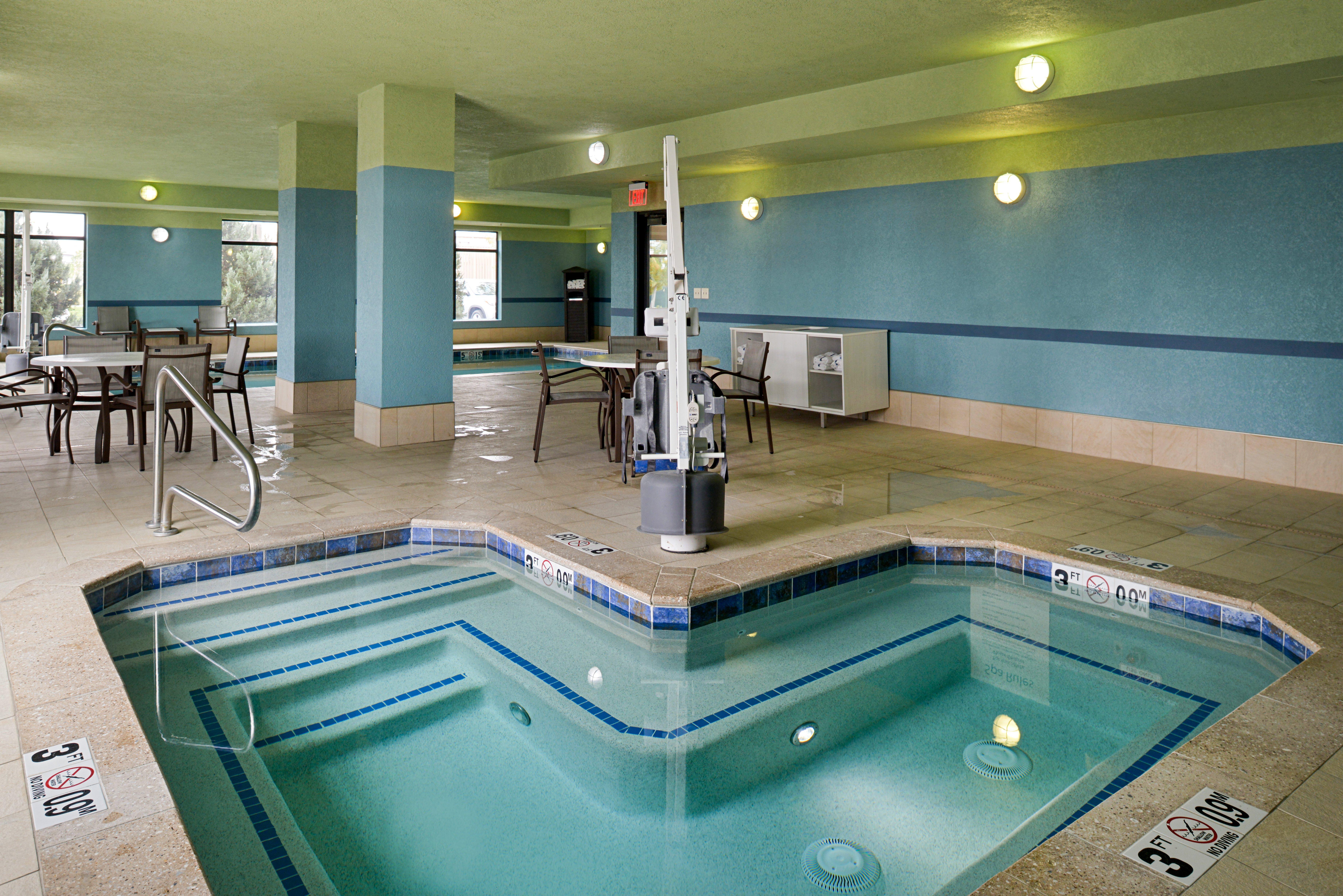 Holiday Inn Express & Suites Pueblo By Ihg Buitenkant foto