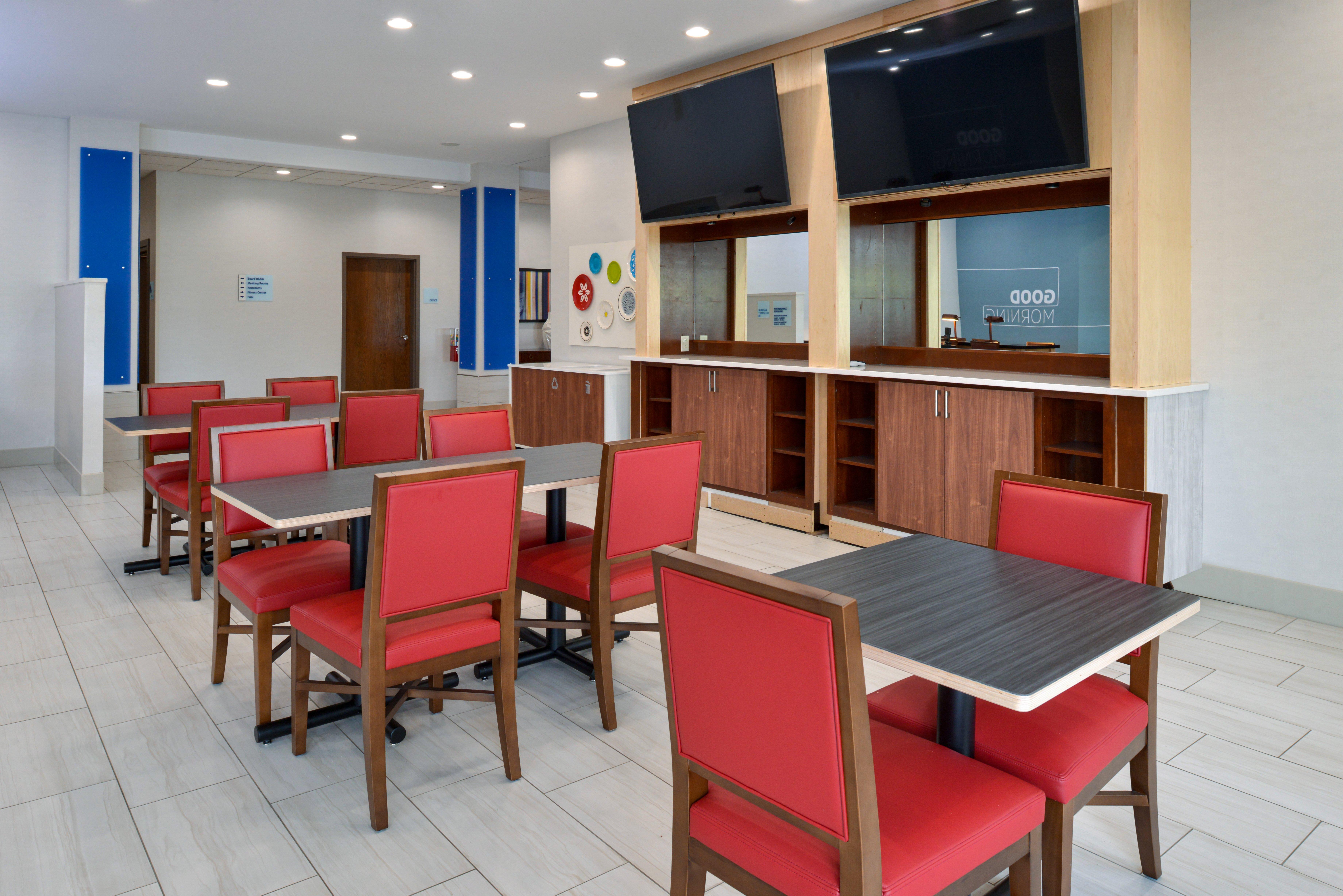 Holiday Inn Express & Suites Pueblo By Ihg Buitenkant foto