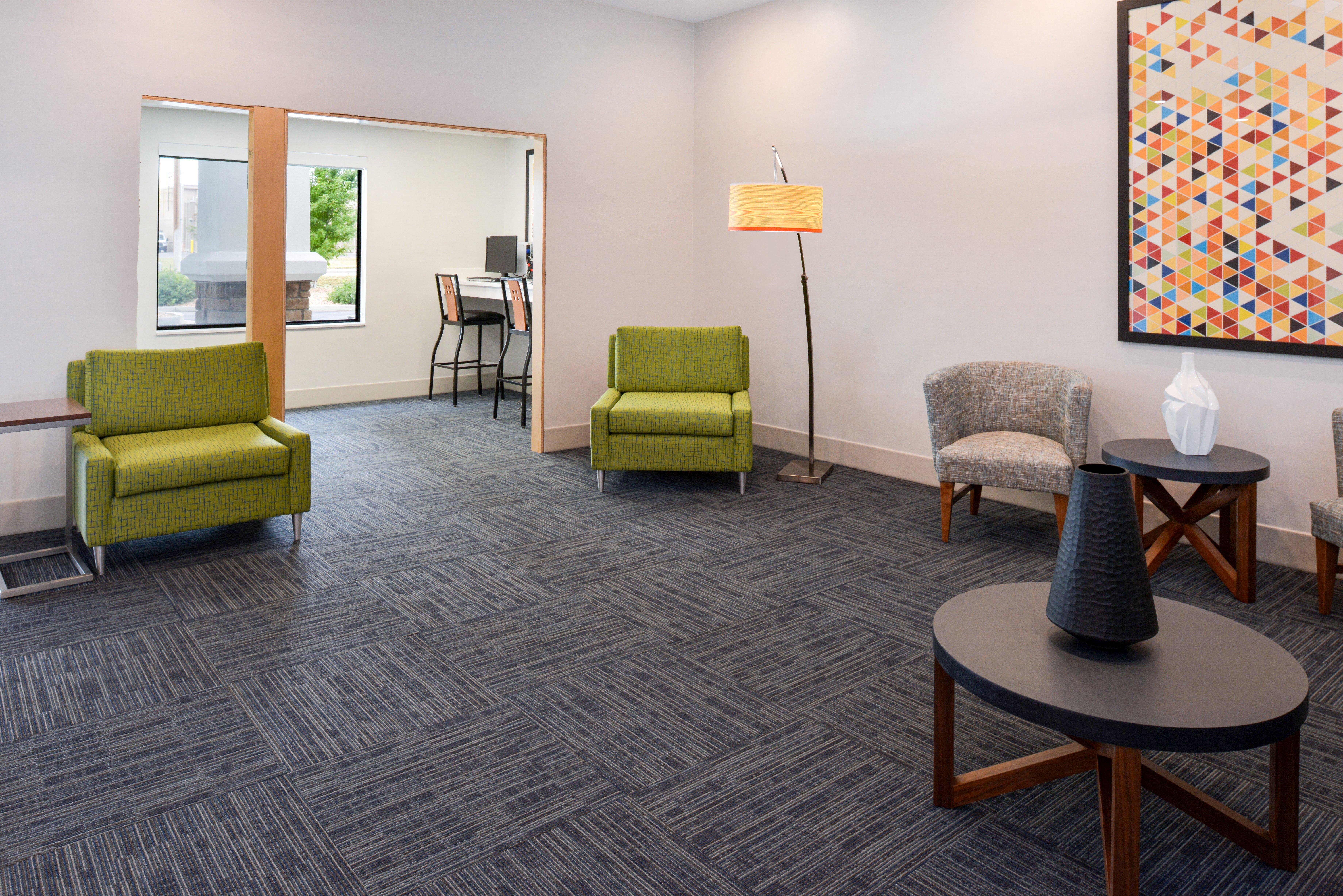 Holiday Inn Express & Suites Pueblo By Ihg Buitenkant foto