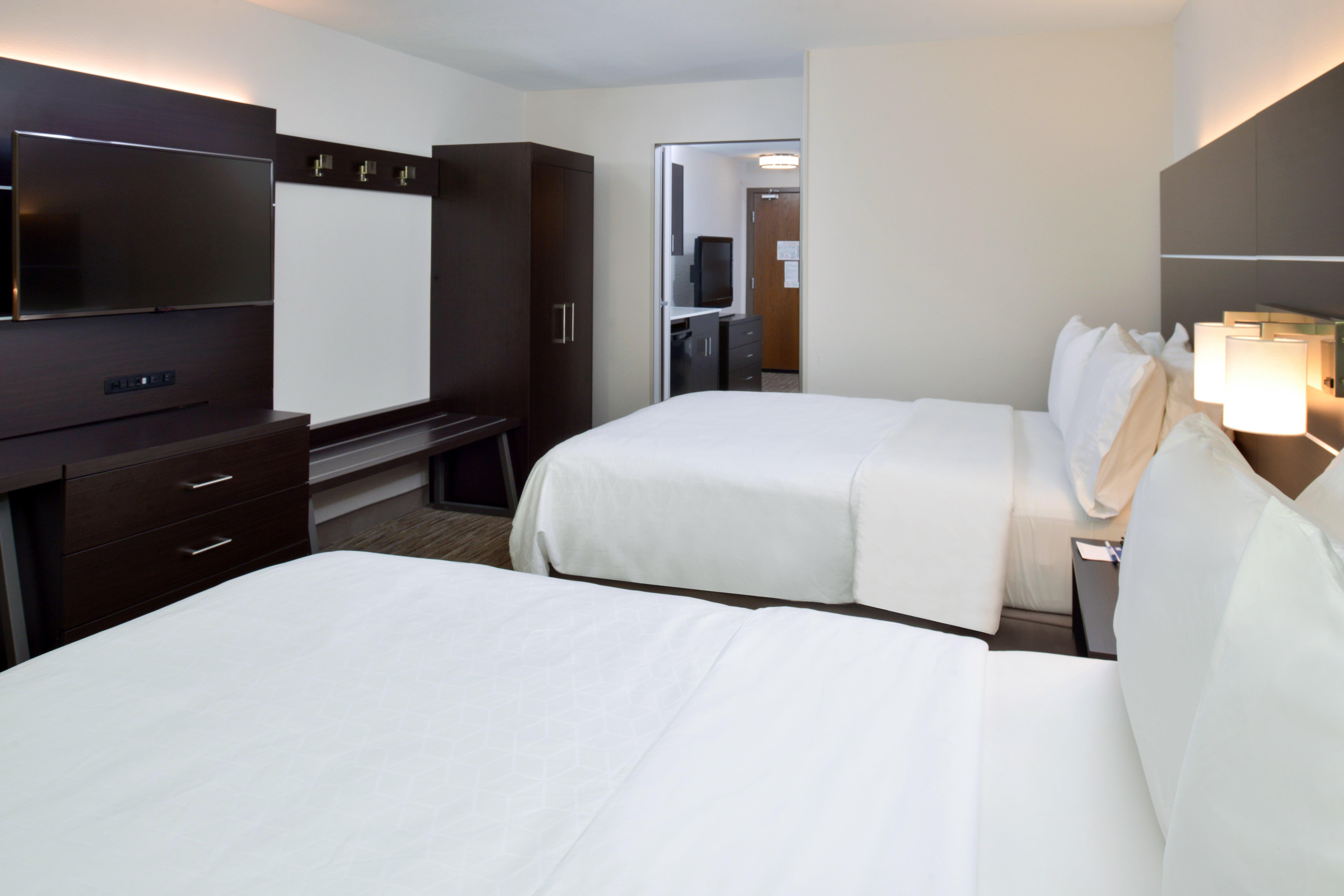 Holiday Inn Express & Suites Pueblo By Ihg Buitenkant foto