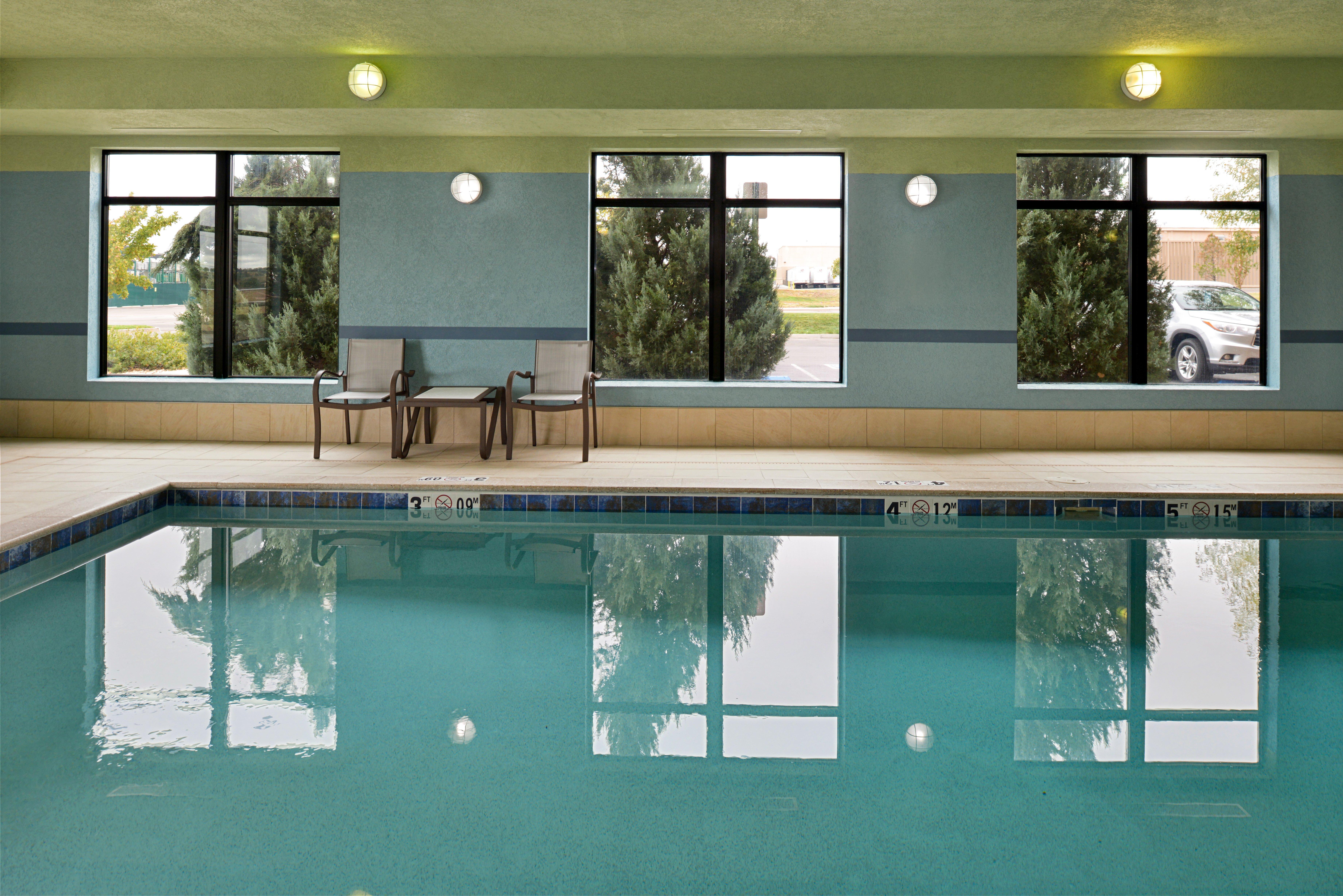 Holiday Inn Express & Suites Pueblo By Ihg Buitenkant foto