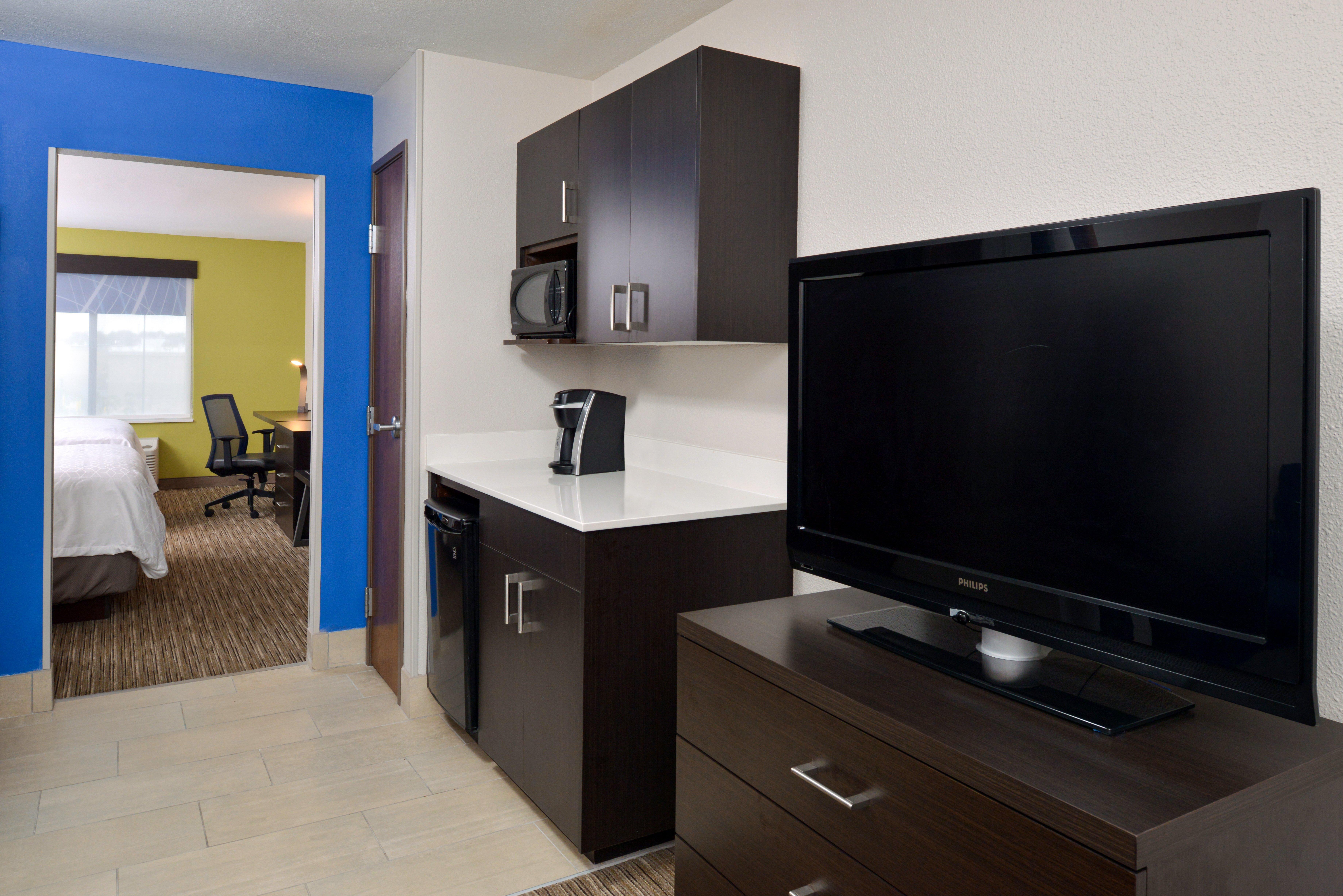 Holiday Inn Express & Suites Pueblo By Ihg Buitenkant foto