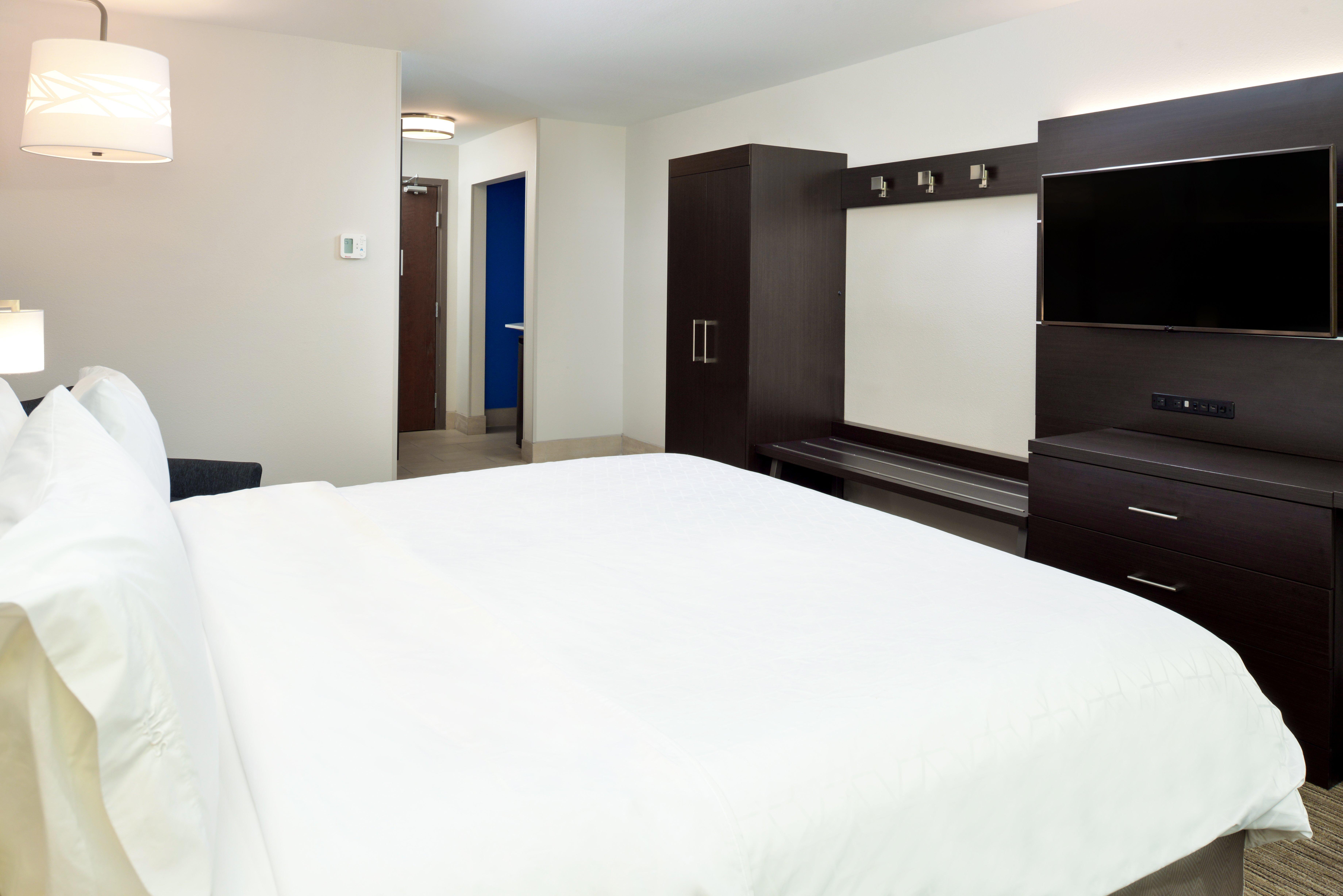 Holiday Inn Express & Suites Pueblo By Ihg Buitenkant foto
