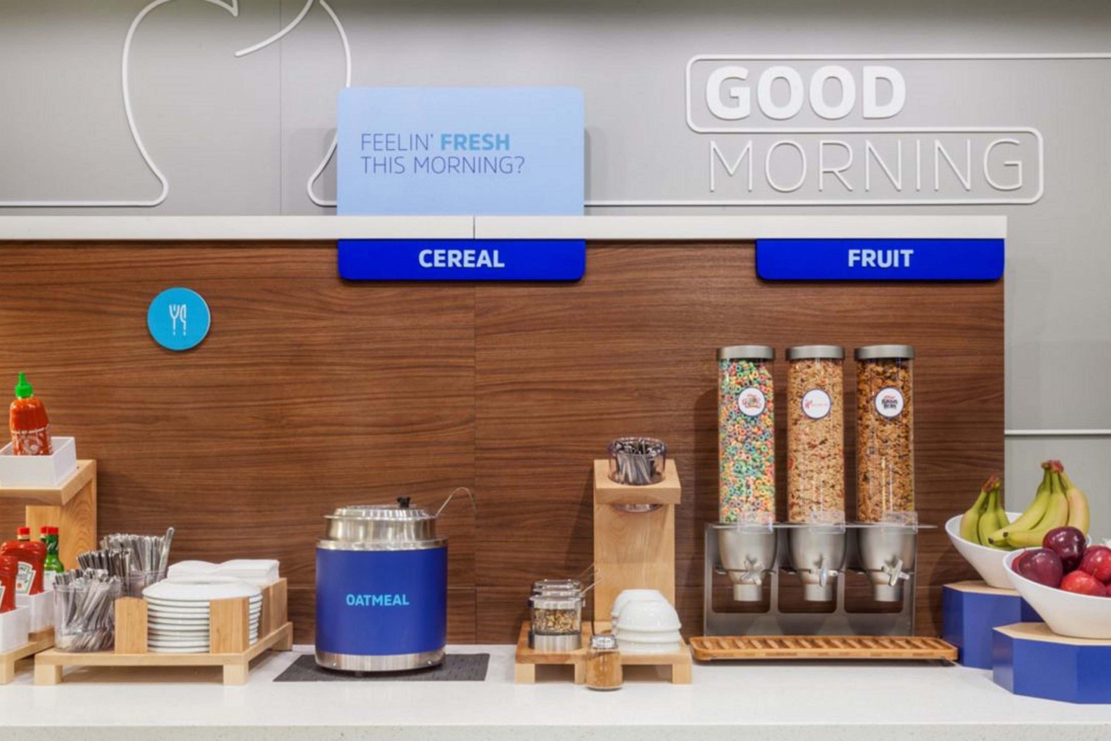 Holiday Inn Express & Suites Pueblo By Ihg Buitenkant foto