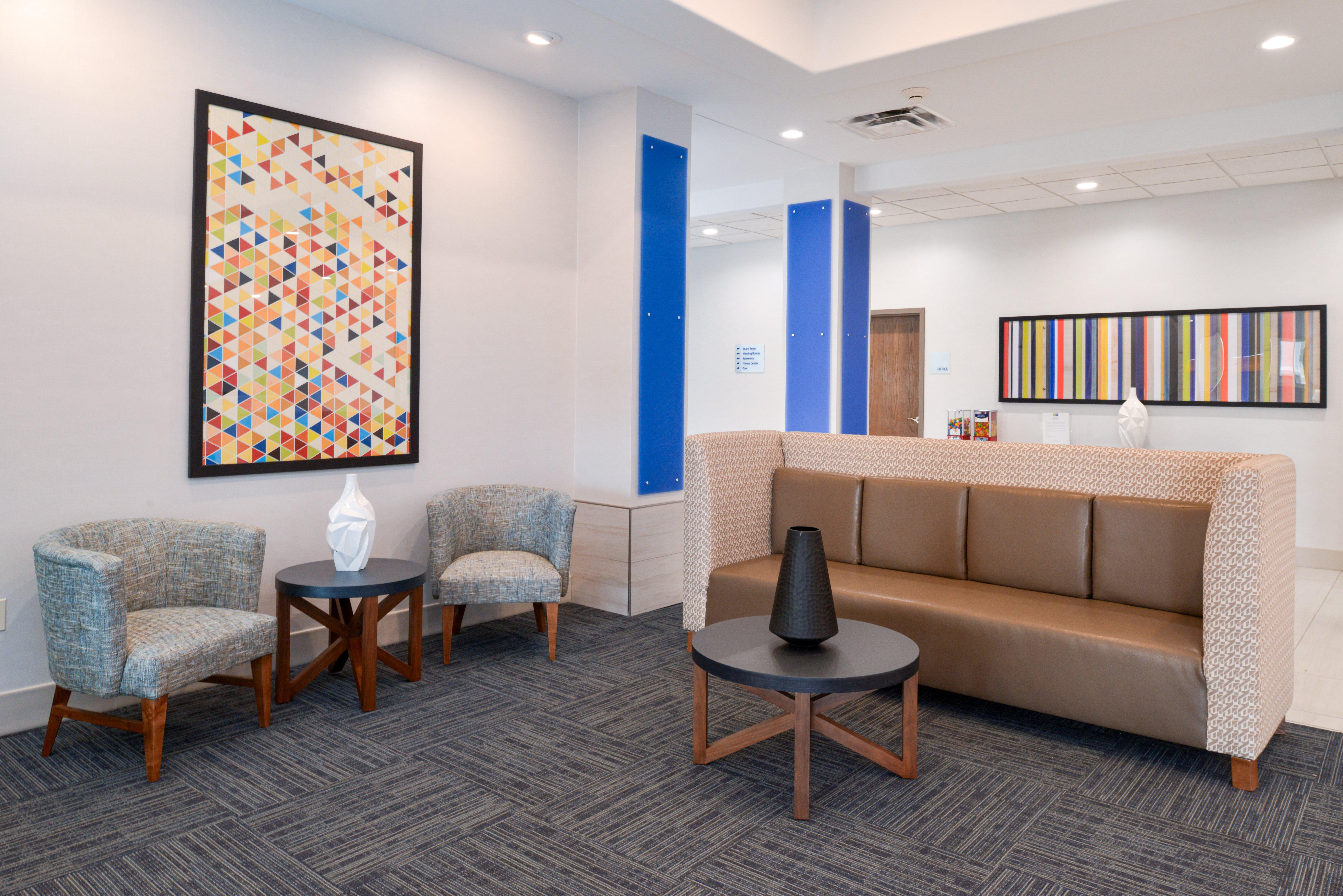Holiday Inn Express & Suites Pueblo By Ihg Buitenkant foto