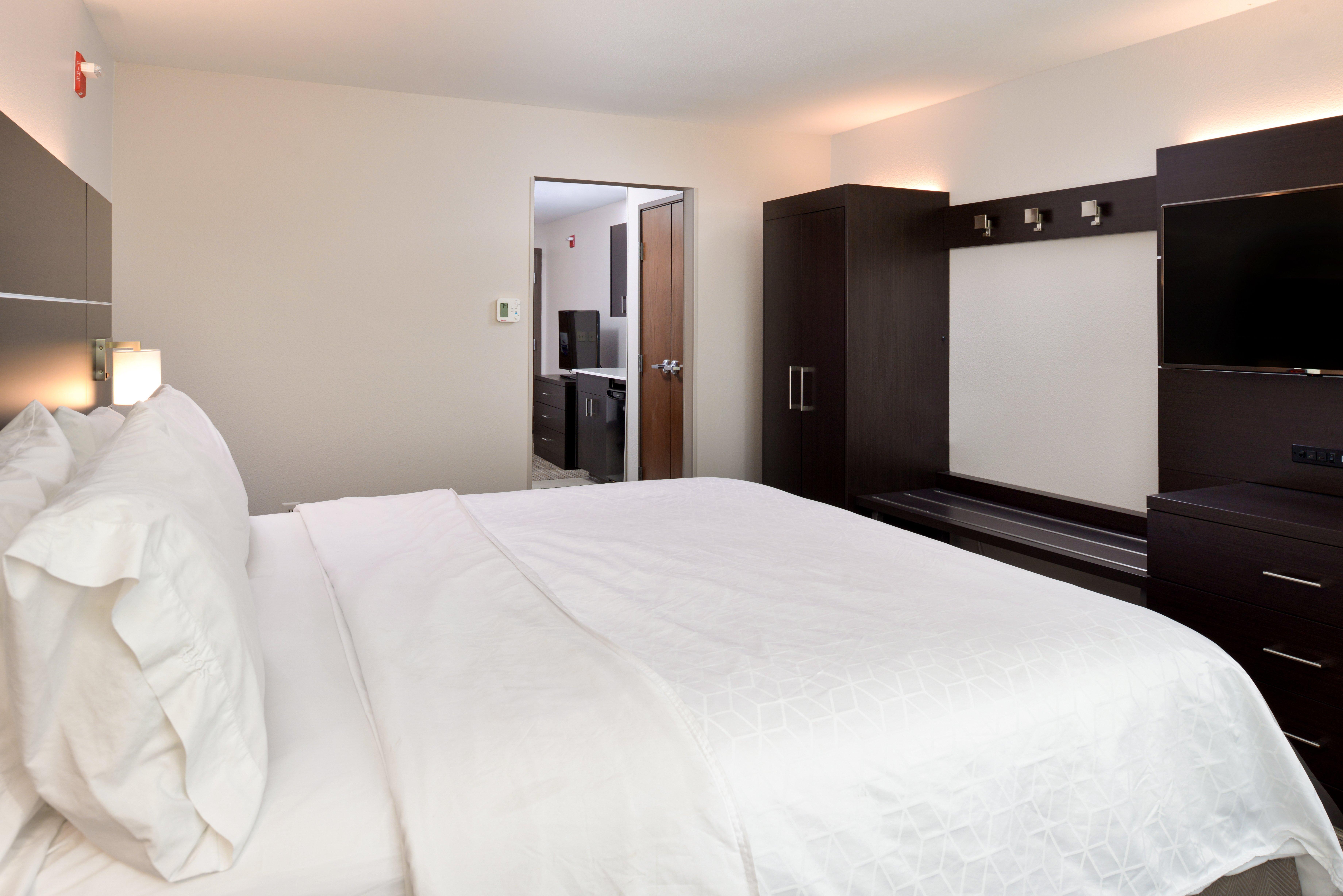 Holiday Inn Express & Suites Pueblo By Ihg Buitenkant foto