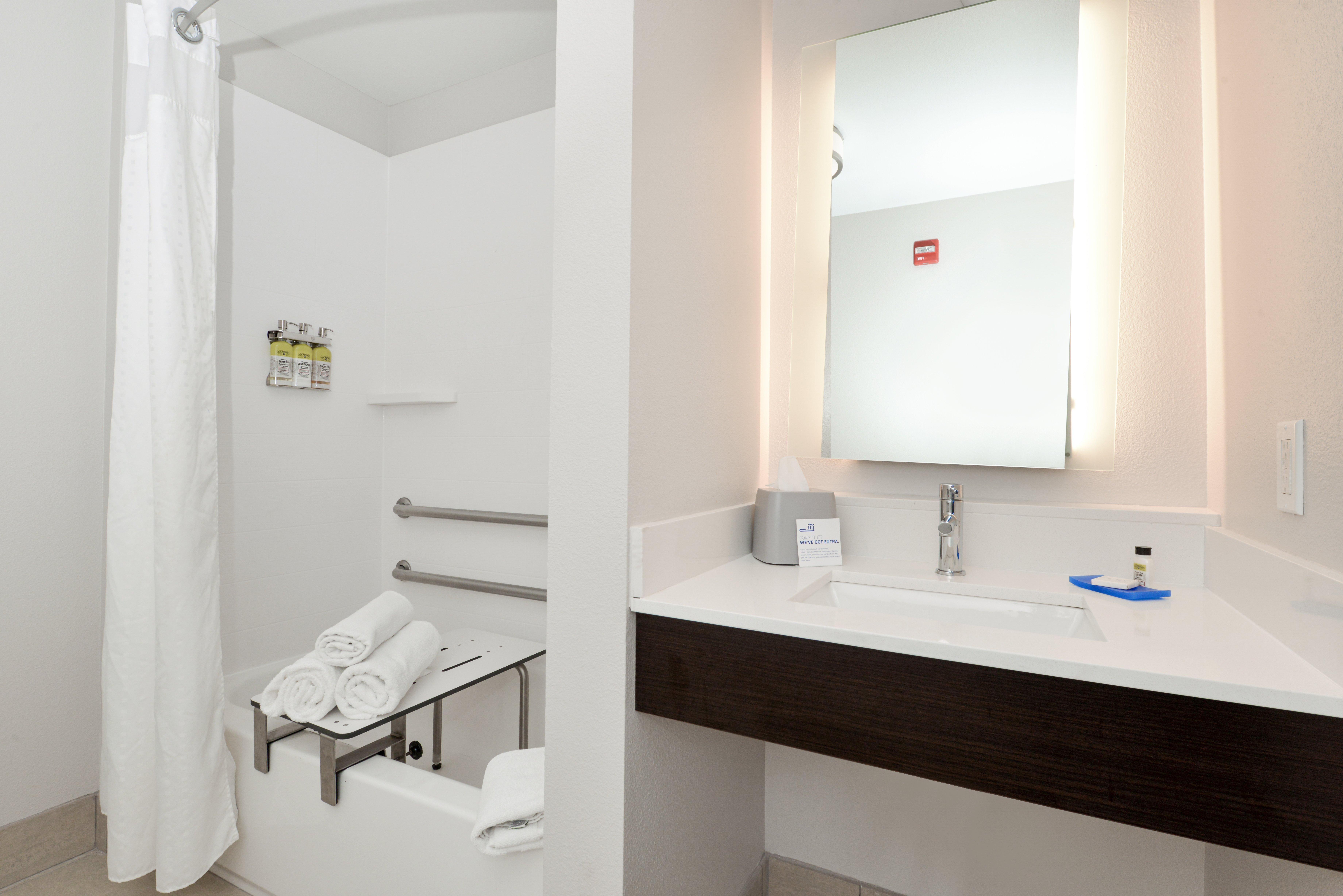 Holiday Inn Express & Suites Pueblo By Ihg Buitenkant foto