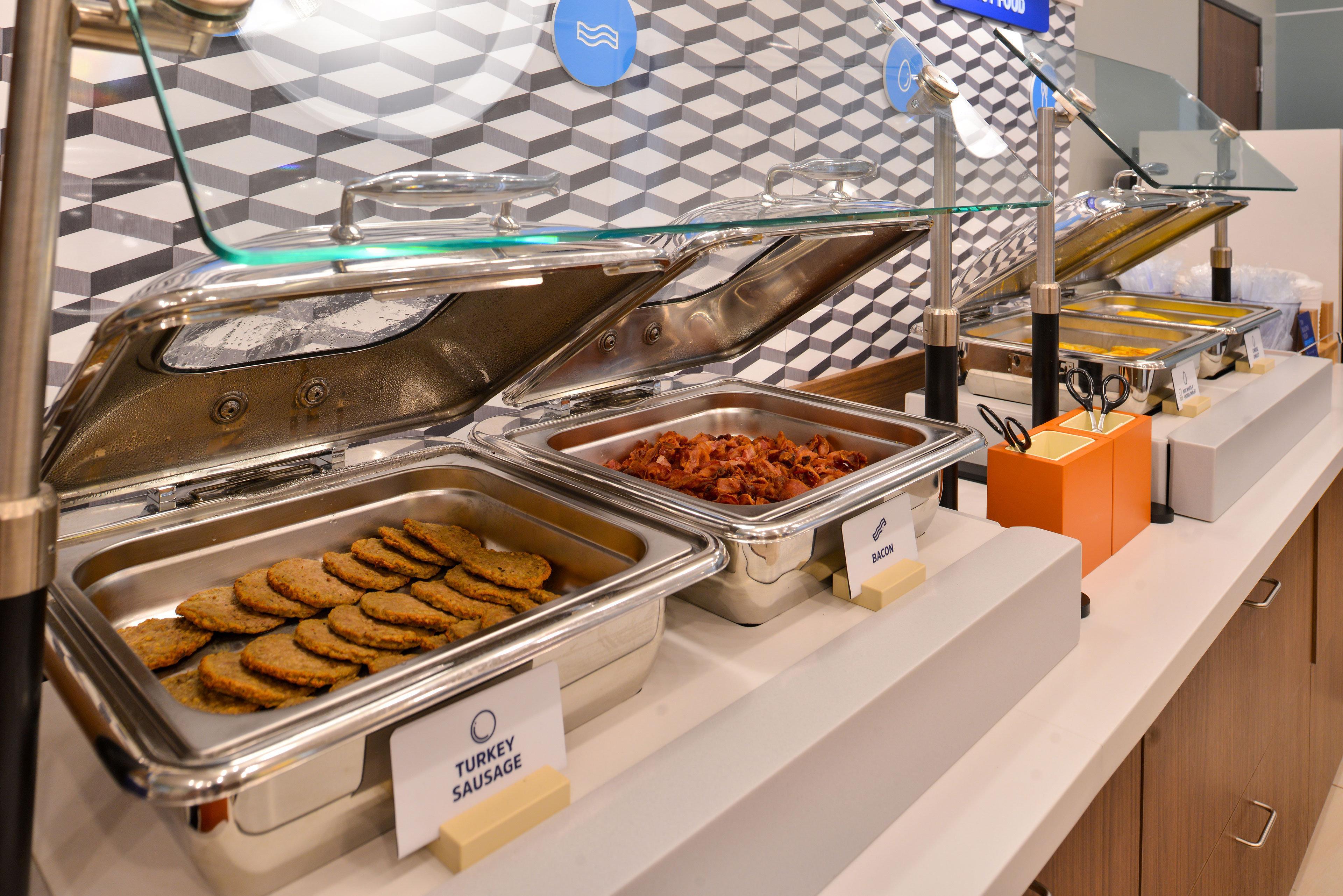 Holiday Inn Express & Suites Pueblo By Ihg Buitenkant foto