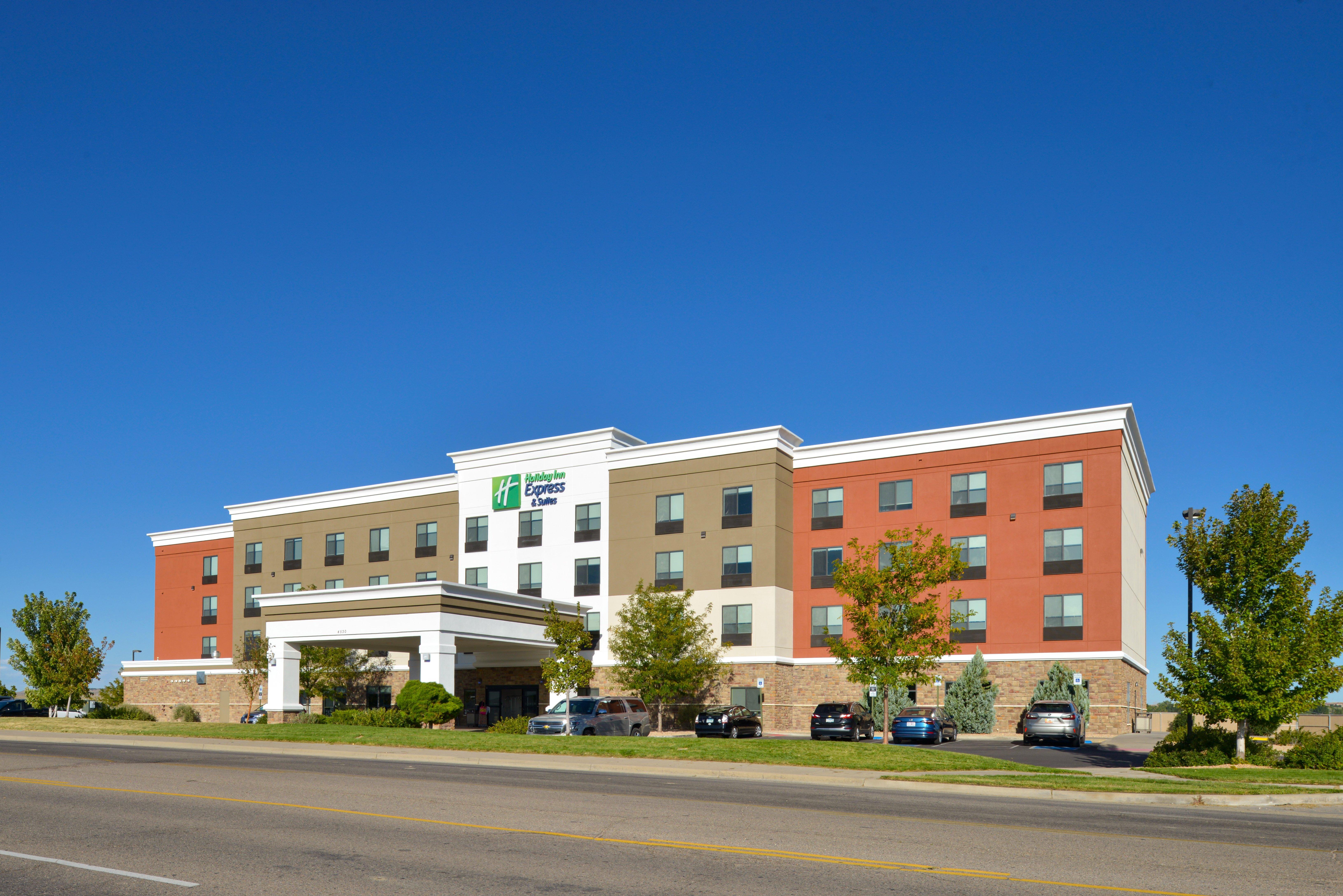 Holiday Inn Express & Suites Pueblo By Ihg Buitenkant foto