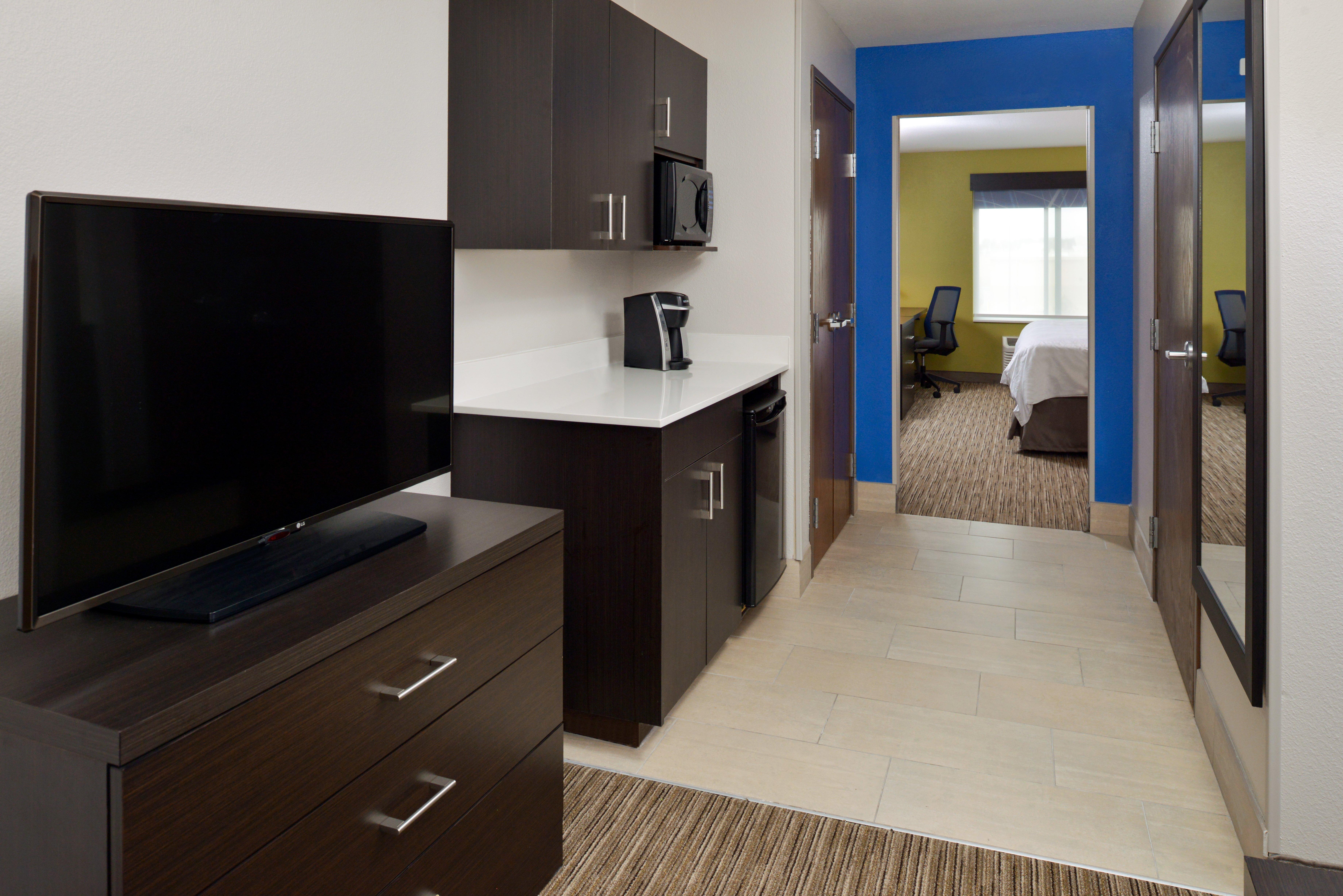 Holiday Inn Express & Suites Pueblo By Ihg Buitenkant foto