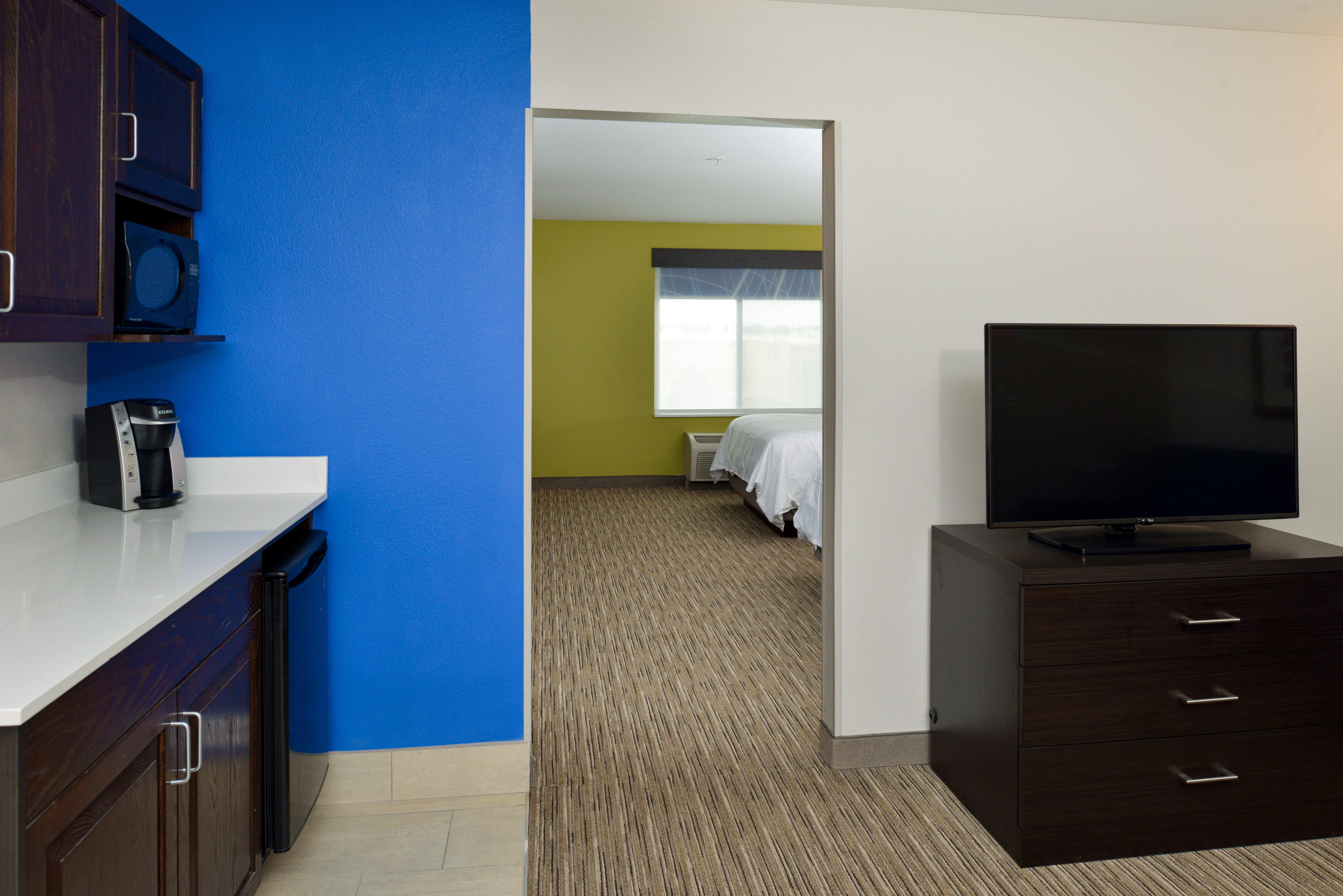 Holiday Inn Express & Suites Pueblo By Ihg Buitenkant foto