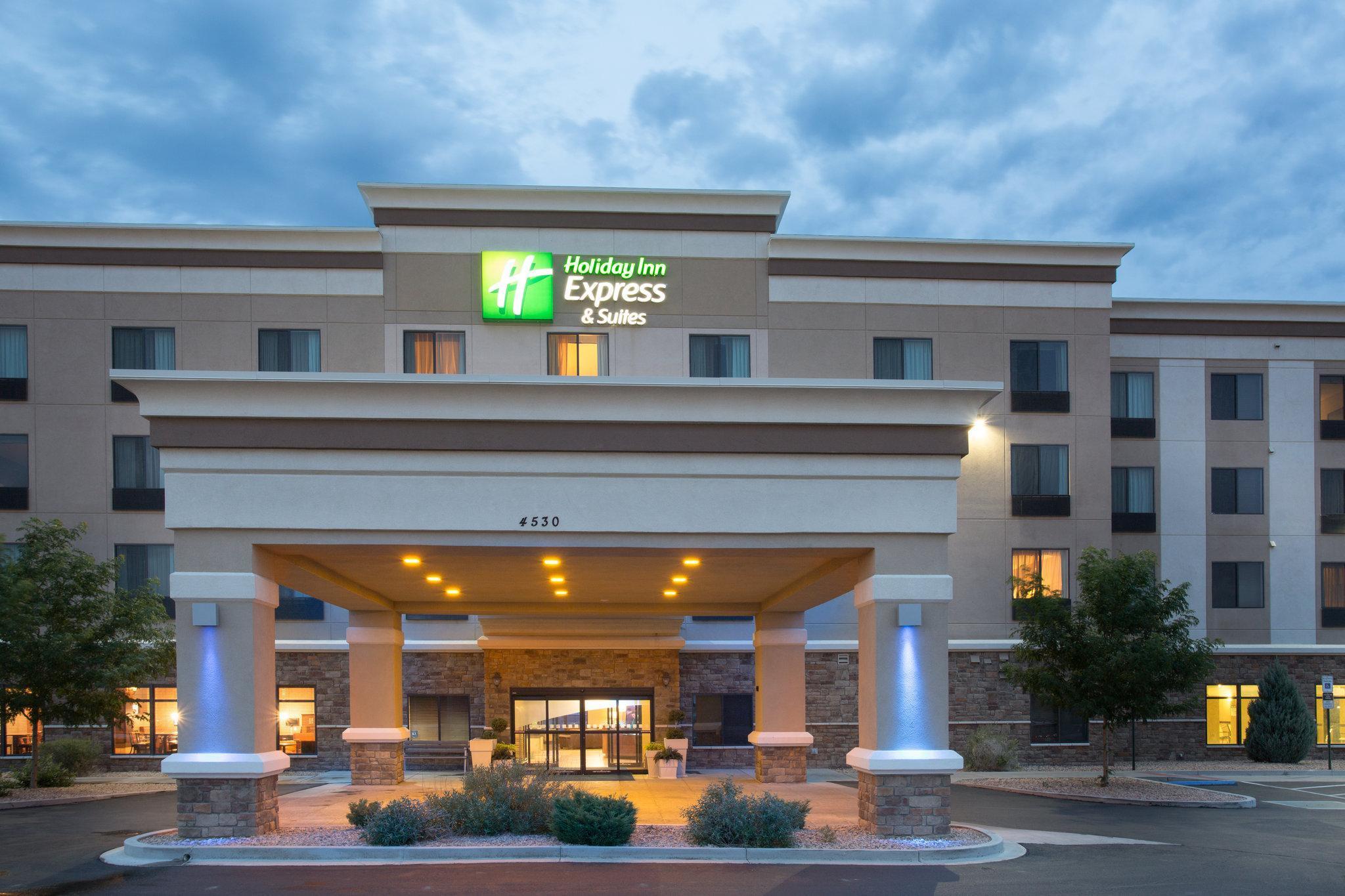 Holiday Inn Express & Suites Pueblo By Ihg Buitenkant foto
