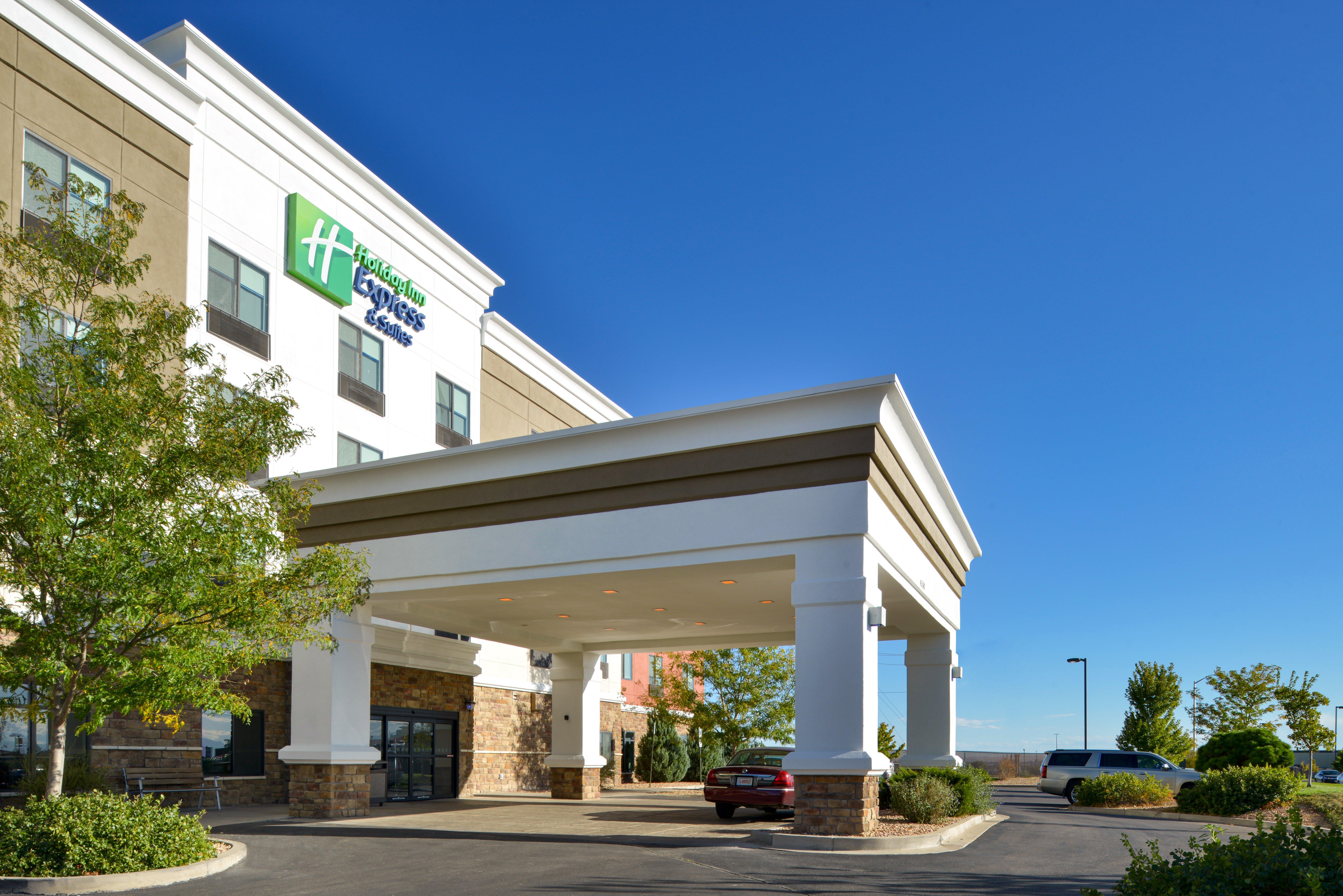 Holiday Inn Express & Suites Pueblo By Ihg Buitenkant foto