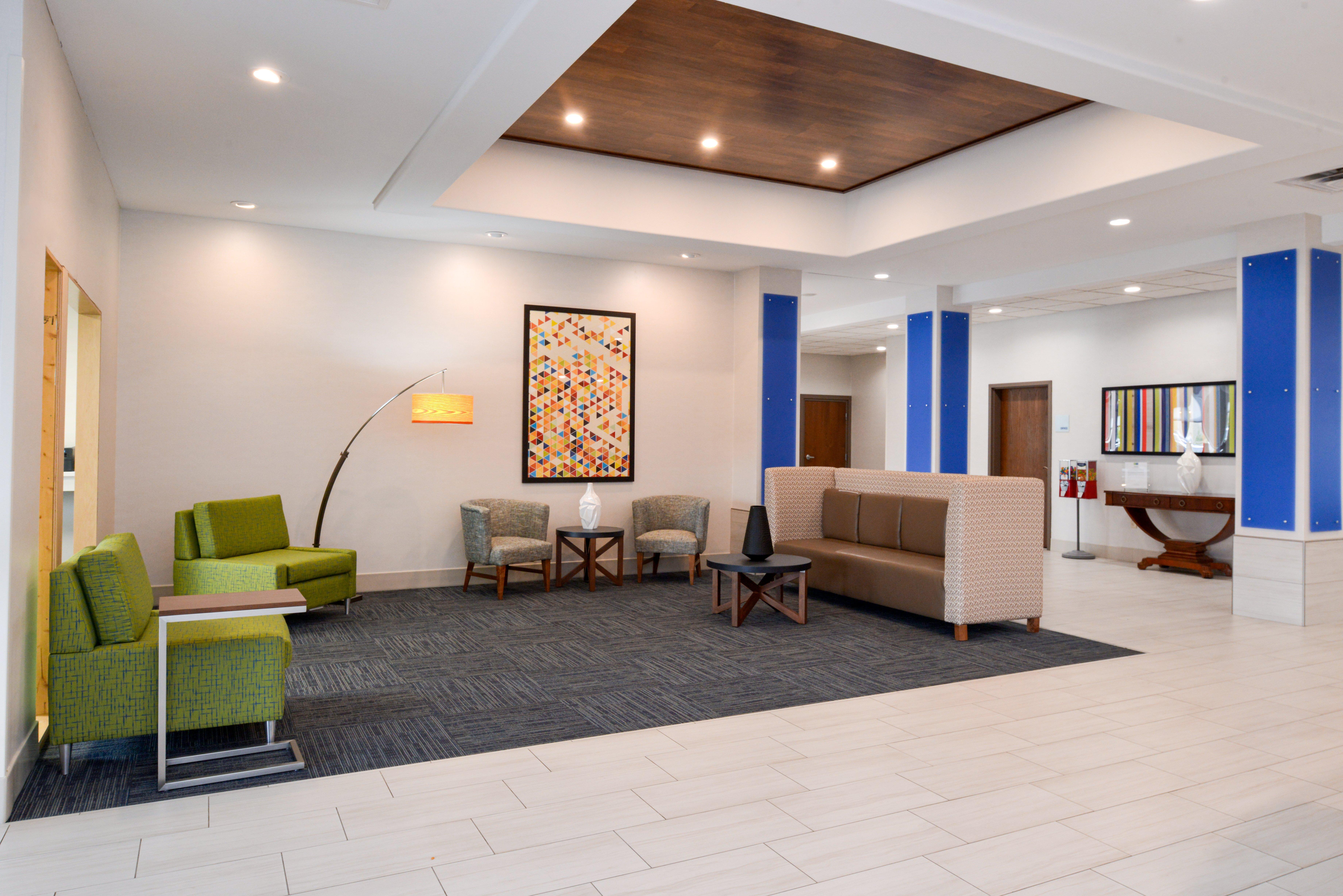 Holiday Inn Express & Suites Pueblo By Ihg Buitenkant foto