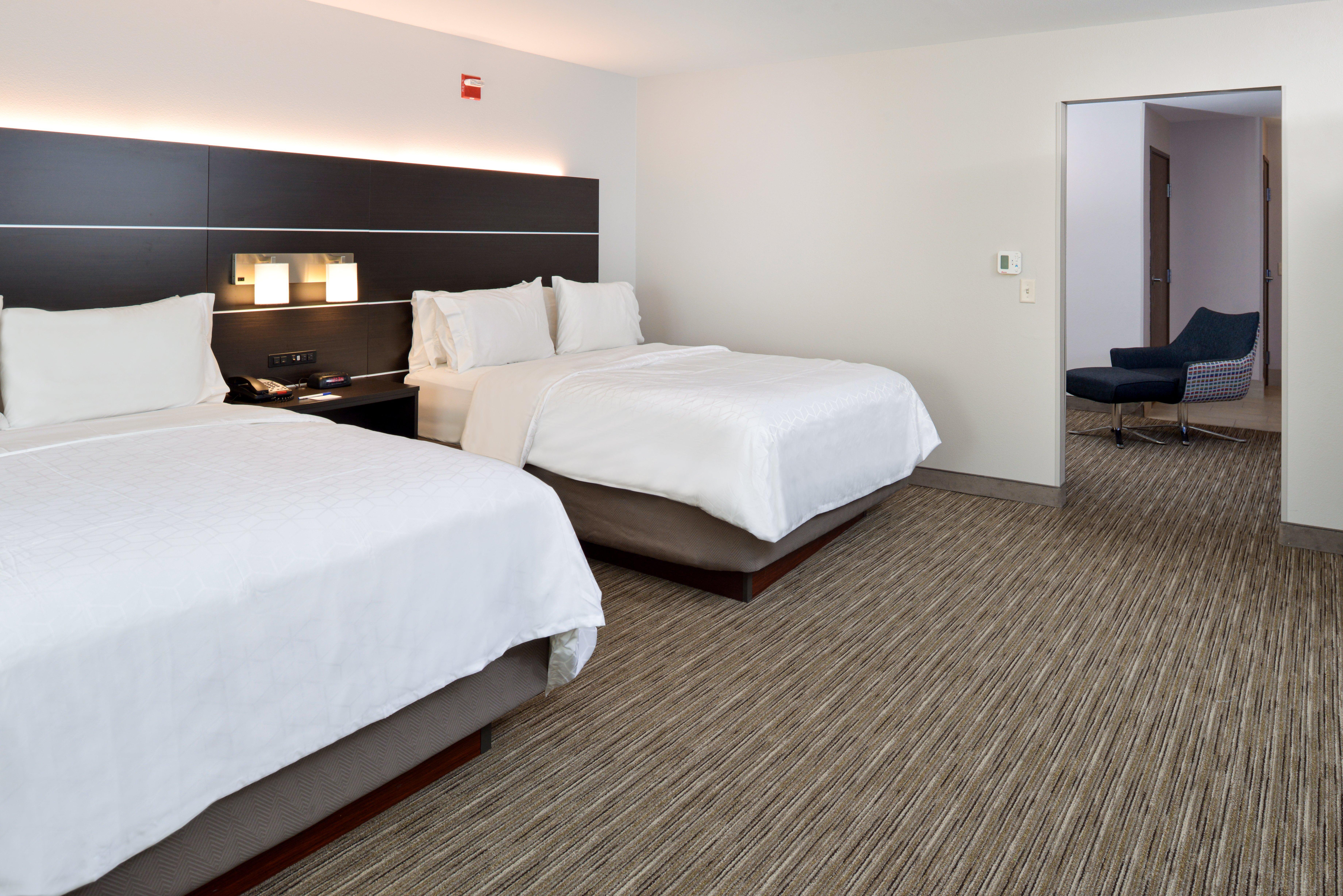 Holiday Inn Express & Suites Pueblo By Ihg Buitenkant foto