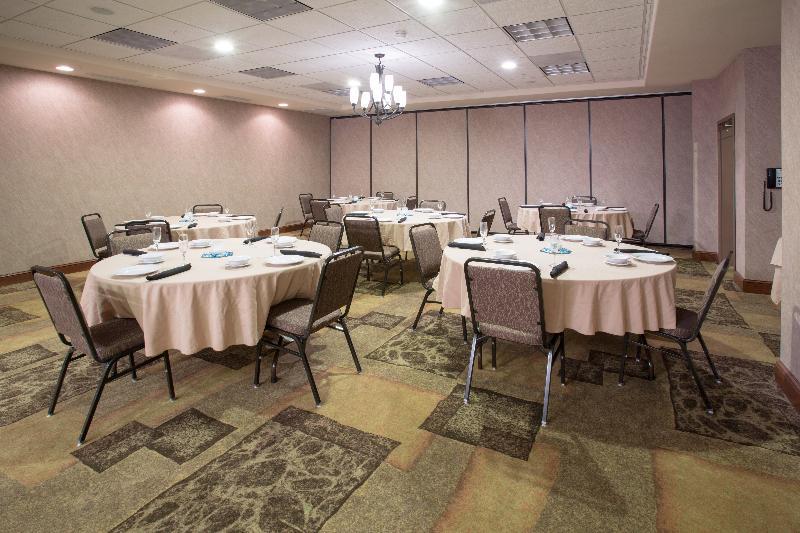 Holiday Inn Express & Suites Pueblo By Ihg Buitenkant foto