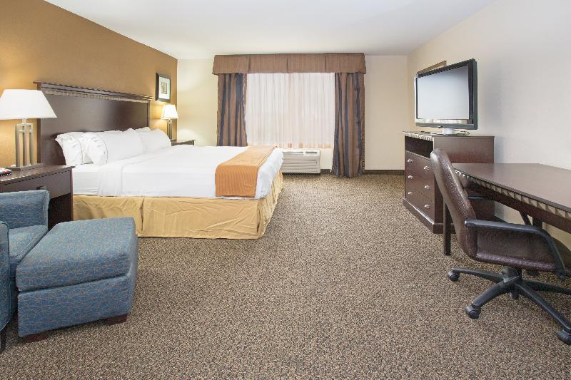Holiday Inn Express & Suites Pueblo By Ihg Buitenkant foto