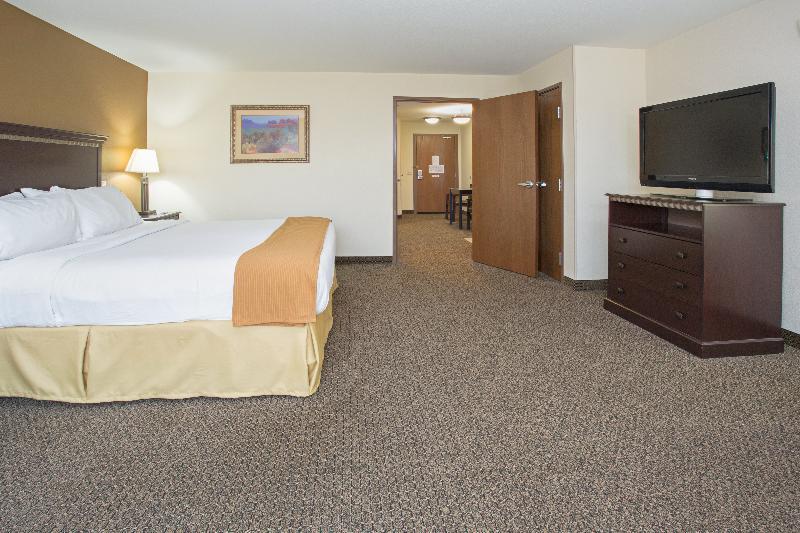 Holiday Inn Express & Suites Pueblo By Ihg Buitenkant foto
