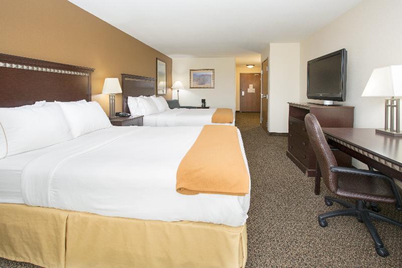 Holiday Inn Express & Suites Pueblo By Ihg Buitenkant foto