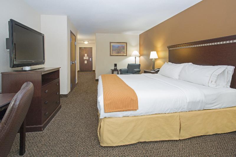Holiday Inn Express & Suites Pueblo By Ihg Buitenkant foto