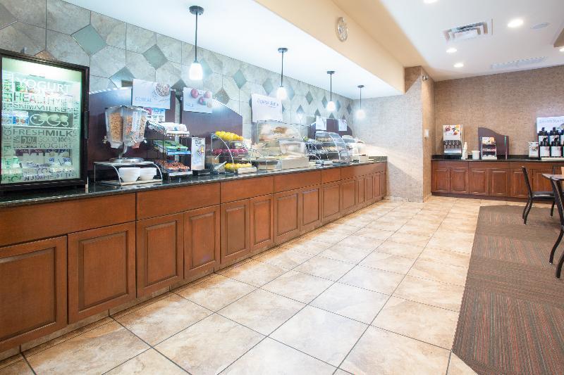 Holiday Inn Express & Suites Pueblo By Ihg Buitenkant foto