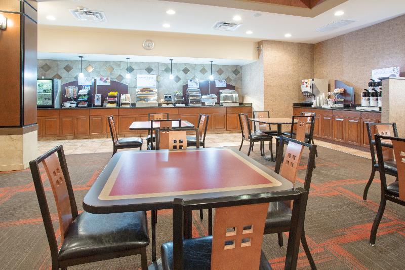 Holiday Inn Express & Suites Pueblo By Ihg Buitenkant foto